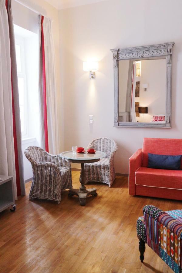 Acropolis Townhouseco Suites Афіни Екстер'єр фото