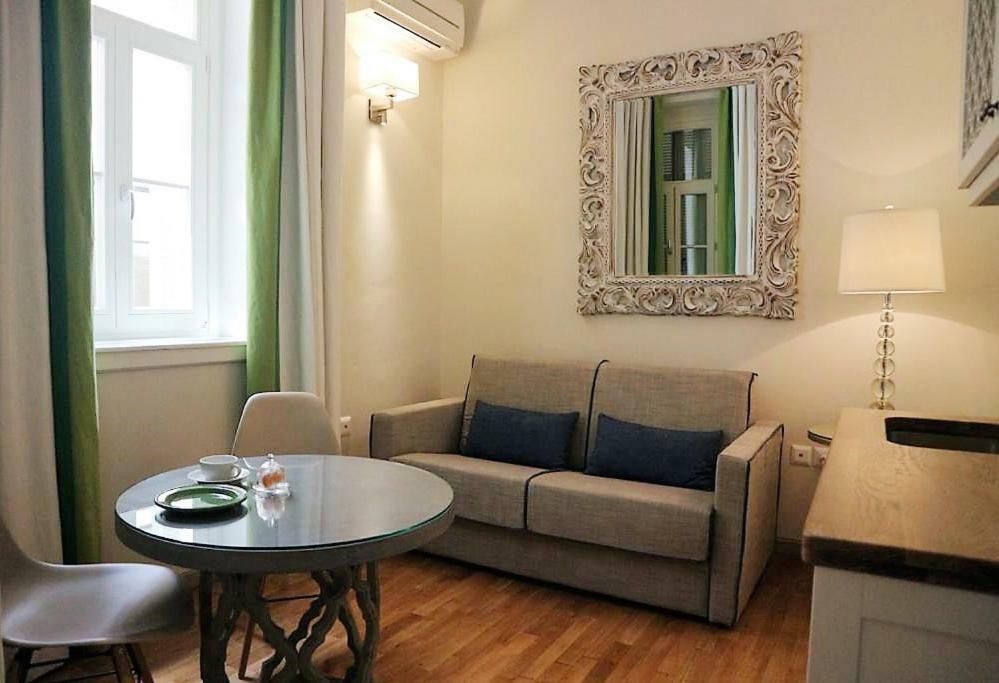 Acropolis Townhouseco Suites Афіни Екстер'єр фото
